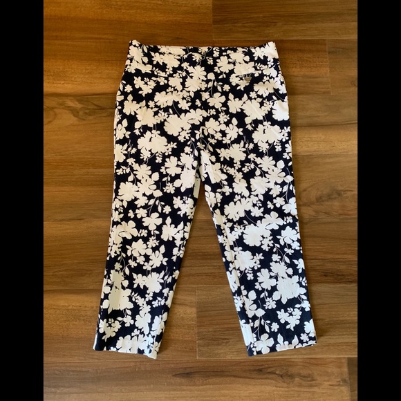 Rafaella Pants - Adorable NWOT Rafaella Navy Blue Floral Capris ❣️